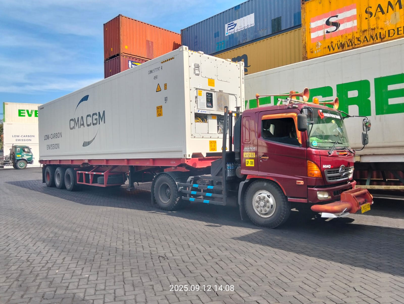 Container Trucking Refeer